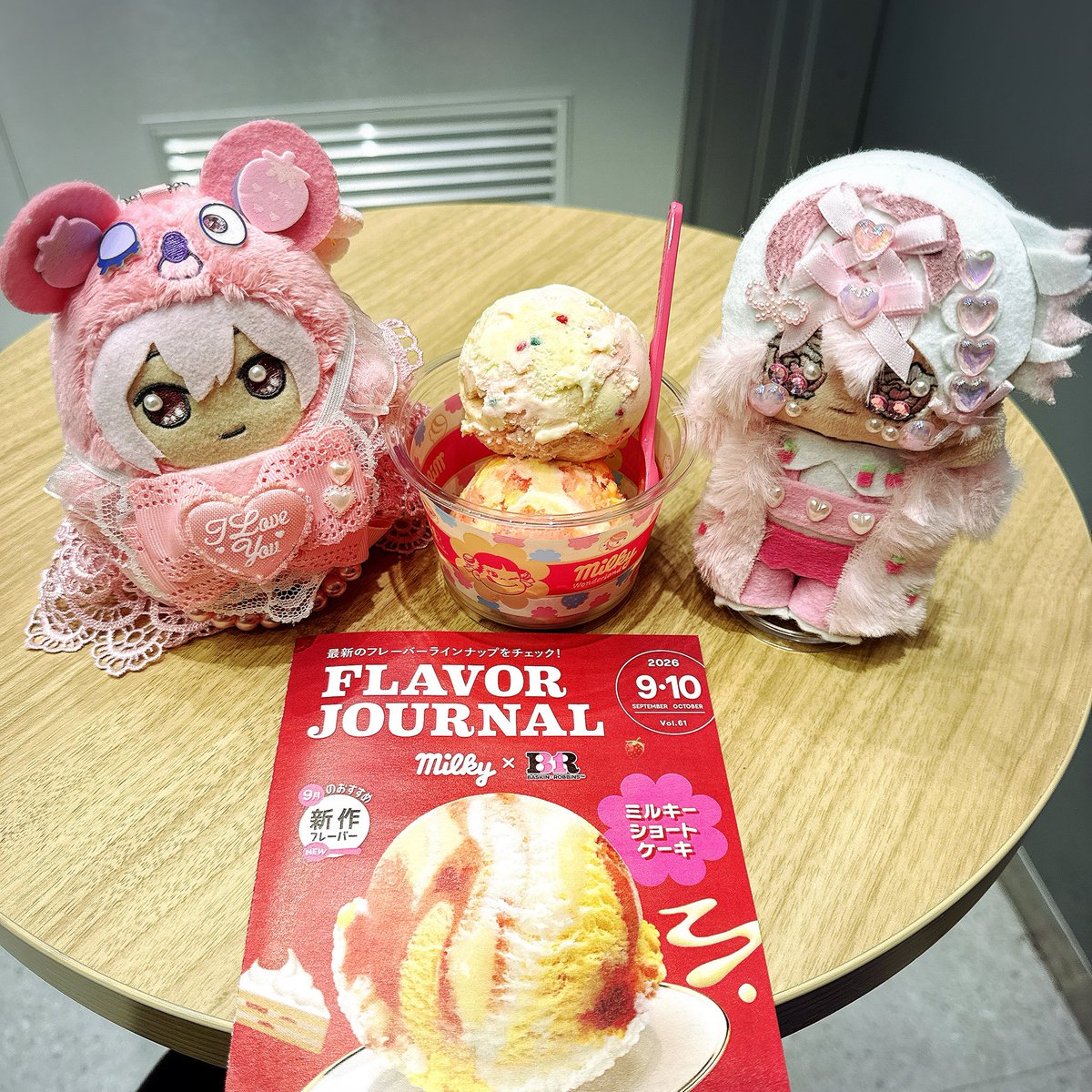 chichiiigo's tweet photo. 31🍨(*ˊᵕˋ*)
病院待ってる間、モンてんのいちごみるてぃちゃんとマイキャラくんとキュアアルカナちゃんとサーティーワンにて食べてきた。
(ღ*ˇᴗˇ*)｡o♡ｳｯﾄﾘ♡🍨　
美味しすぎた💕
#もんてんかわいいかようび
#ミルキーコラボサーティーワン　
#ポッピングミルキー　
#ミルキーショートケーキ https://t.co/Plsp0a17hd