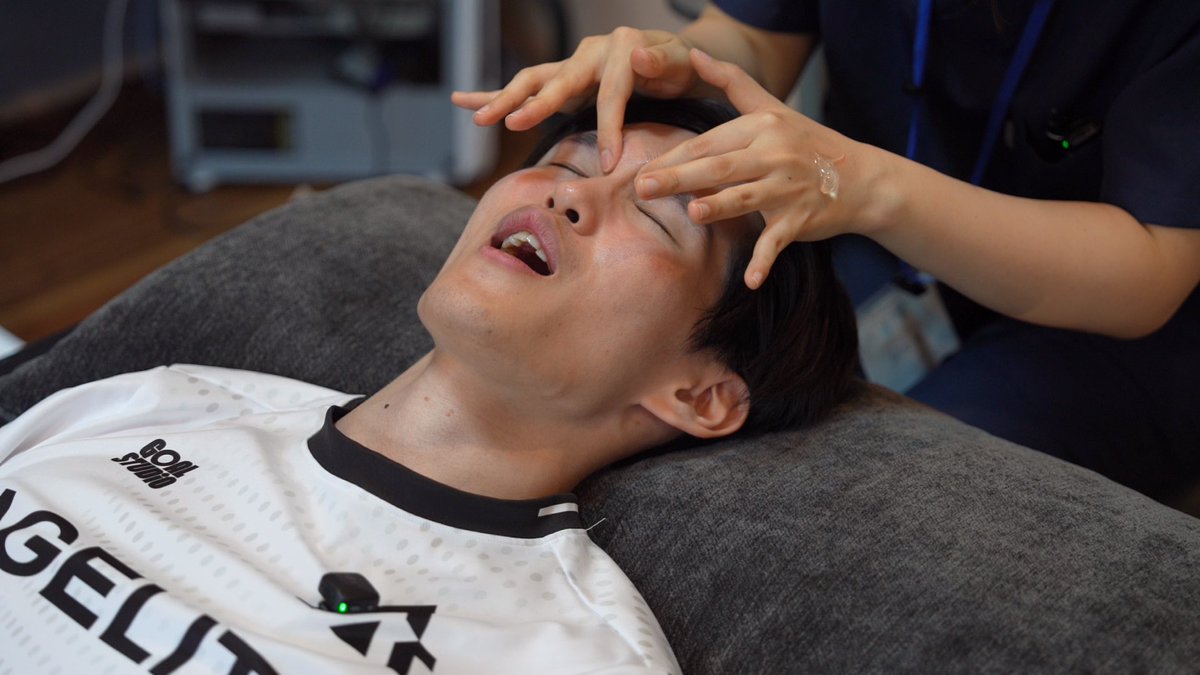 nznk12ku's tweet photo. 26歳ヨル即ピ、最近valorantで歳を感じているので目の整体に行ってみた

https://t.co/z6zwnF9Le4 https://t.co/Jk4WLXLKIo