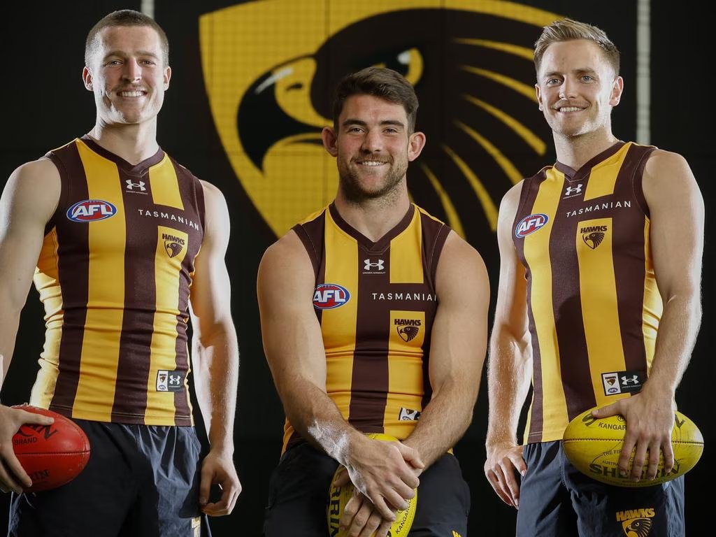 LaurenHeraldSun's tweet photo. "Doubt us."
To the outside football world, they're the Hawthorn midfield. Inside, they're The Boys in the Boat. The against-all-odds story that is driving the Hawks' engine room. More here, and on #MidweekTackle at 7.30pm tonight. https://t.co/1jW86PUM3p https://t.co/xP7YGLMf4I