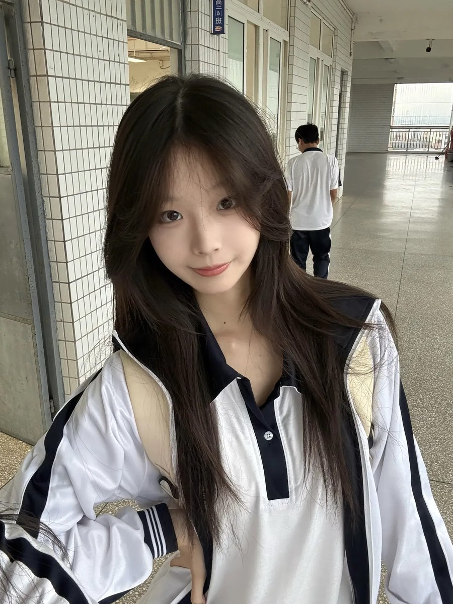 Rhema6171624261's tweet photo. 穿着校服帮你口，我吞下去之后和你接吻，你会嫌弃我吗？ https://t.co/7kvLKQ3DXc