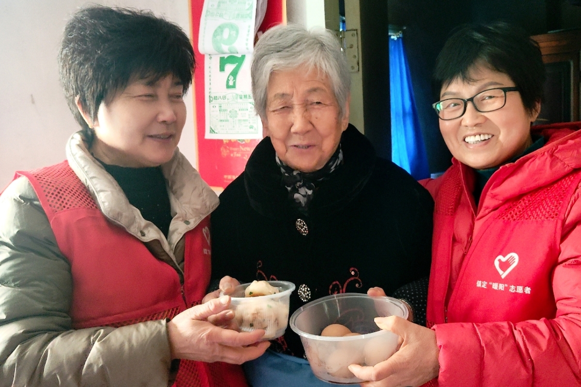 GerdaGraete2's tweet photo. Spent Sunday morning distributing hot meals u0026 care kits to unhoused neighbors in downtown — small acts, big heart. Grateful for every fellow volunteer who showed up! https://t.co/fP62BMuXzM