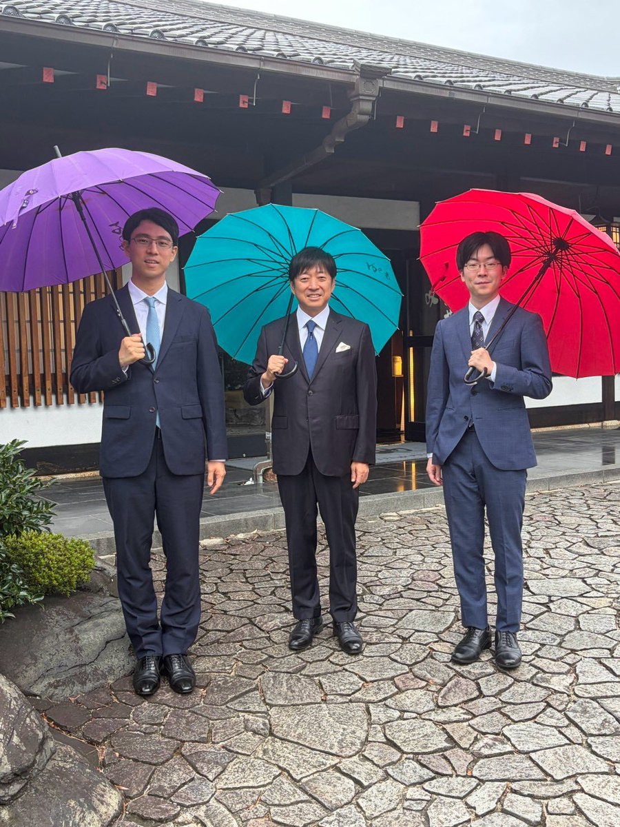tkpkawano's tweet photo. 明日から、第51期囲碁名人戦七番勝負 第4局が始まります。

一力遼名人と芝野虎丸棋聖による大一番。
その舞台に、TKPが運営する「石のや 伊豆長岡」を選んでいただきました。

日本を代表するタイトル戦が石のやで行われることを、大変うれしく思います。

どんな名勝負になるのか、今から楽しみです。

名勝負が生まれる宿。石のや。

#囲碁 #名人戦 #一力遼 #芝野虎丸 #石のや #TKP