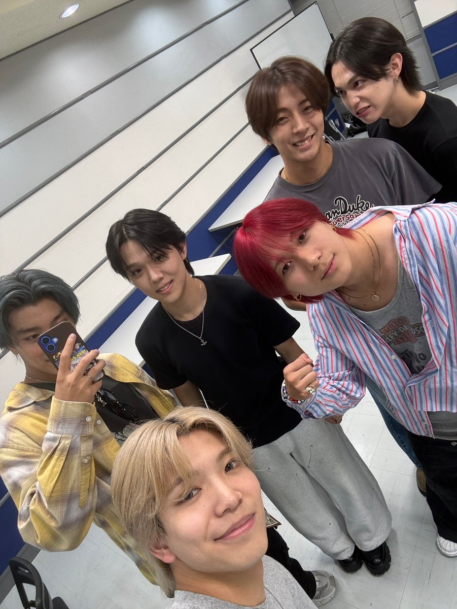 LIL_LEAGUE_'s tweet photo. 【#山田晃大🤖】

CDTVライブ！ライブ！
2日間、会場・画面を通して僕たちの音楽を受け取ってくださったみなさんありがとうございました！

とてもとても楽しく嬉しい2日間でした！！

昨日は『僕を探してた』TV初披露。
この曲がいつまでも皆さんにそっと寄り添えますように。

僕たちもまた音楽を届けられる日を楽しみにしています！

【MV】
https://t.co/5AXvXzXaFJ

ぜひコメント欄でこの曲の感想を#️⃣と一緒に教えてください👀

@TBSCDTV 
#LILLEAGUE
#CDTVライブライブ
#僕を探してた