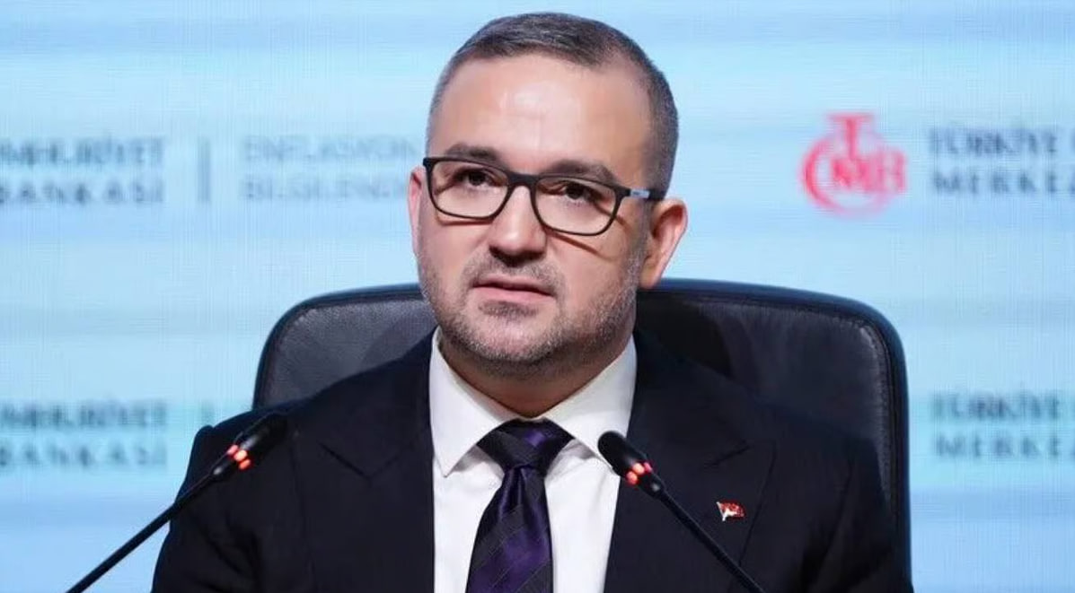 cefvRC9CS7KhPNe's tweet photo. Türkiye Cumhuriyet Merkez Bankası (TCMB) Başkanı Fatih Karahan, "Aylık dalgalanmalara rağmen, son enflasyon verileri ve öncü göstergeler, enflasyonun ana eğiliminin yavaşladığına işaret ediyor." dedi. https://t.co/gcNYrlPVQ4