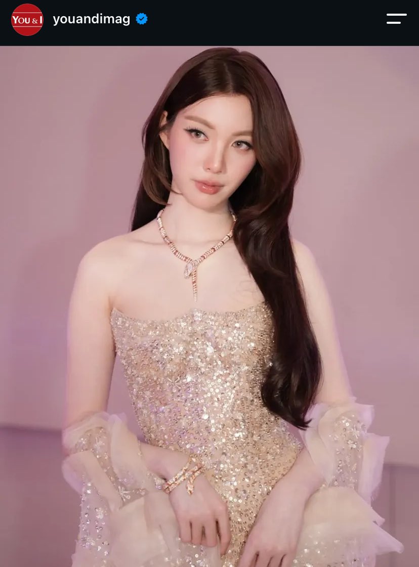 OrmKorn_fans's tweet photo. 📸IG : youandimag  (1.7M followers) 

💬 Minimal jewellery is having a moment, and Thai celebrities are giving us plenty of inspiration on how to wear it. From Orm Kornnaphat take a look at how they style everything from fine necklaces and stacked rings to bracelets.

#OrmKornnaphat #ออมกรณ์นภัส‌ 
#OrmFriendOfBvlgari #Bvlgari