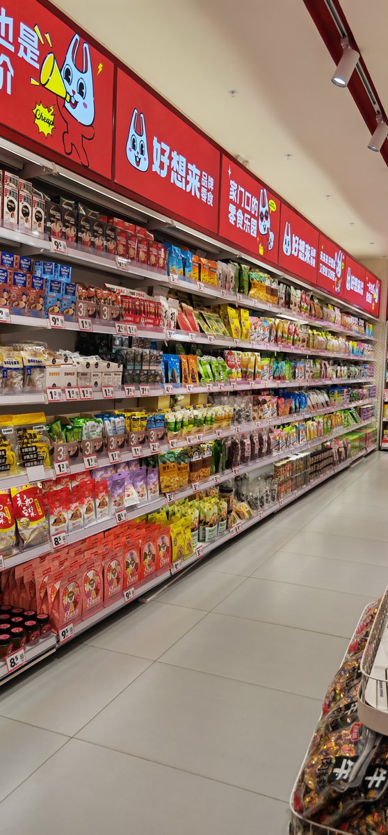 GaySkyers's tweet photo. Just restocked our snack aisle with new matcha mochi, cold-brew coffee, and plant-based chips—perfect mid-week pick-me-ups! Swing by today~ https://t.co/LoHs4JpJLo