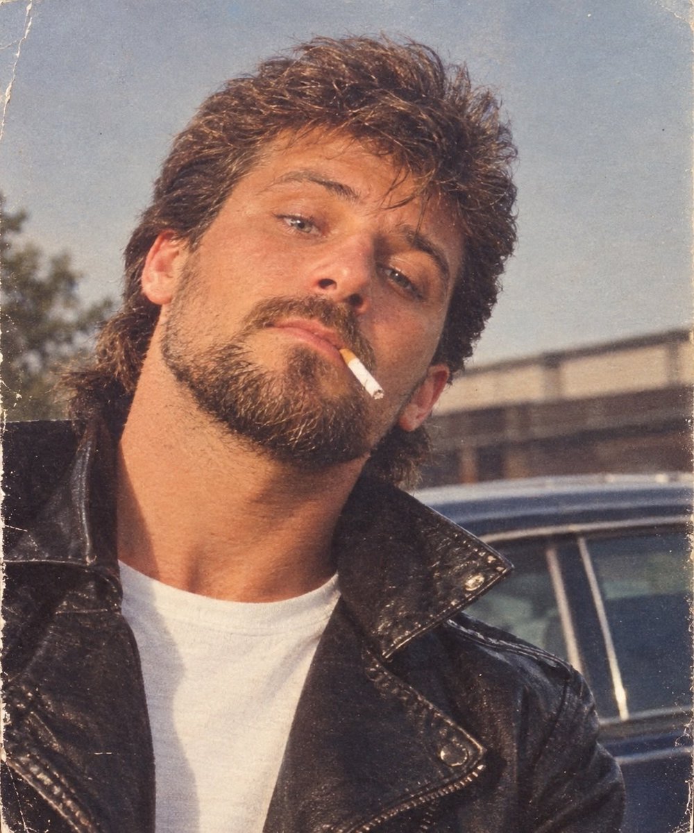 dyzy20's tweet photo. 80s Style https://t.co/7BMvUQR1Wu