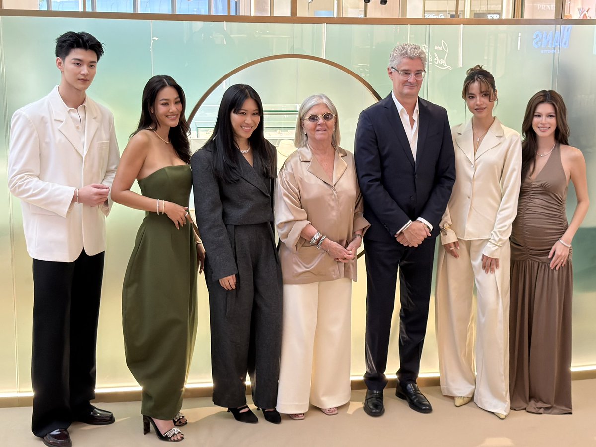 Meennicha8_ofc's tweet photo. ขอขอบคุณทาง @FOPE_brand ที่ให้เกียรติเชิญ ‘มีน’ มาร่วมงาน ‘FOPE POP-UP OPENING EVENT’ ในครั้งนี้นะคะ 🤍✨

ขอบคุณแฟนคลับทุกคนที่ส่งกำลังใจให้มีนเป็นอย่างดี รวมถึงขอบคุณแฟน ๆ ทุกคนสำหรับความรักและการสนับสนุนที่มีให้กันเสมอมา ♡

FOPE POPUP OPEN x MEEN 
#FOPExMEEN https://t.co/T7YSCXqvRx