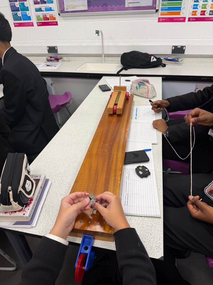SmallHeathLA's tweet photo. Year 10 Science straight into practical learning! Across two classes, pupils have been developing their scientific skills through different hands-on experiments, including chromatography.
#WeAreStar #Science #PracticalScience #Year10 https://t.co/63HWrwtLFQ