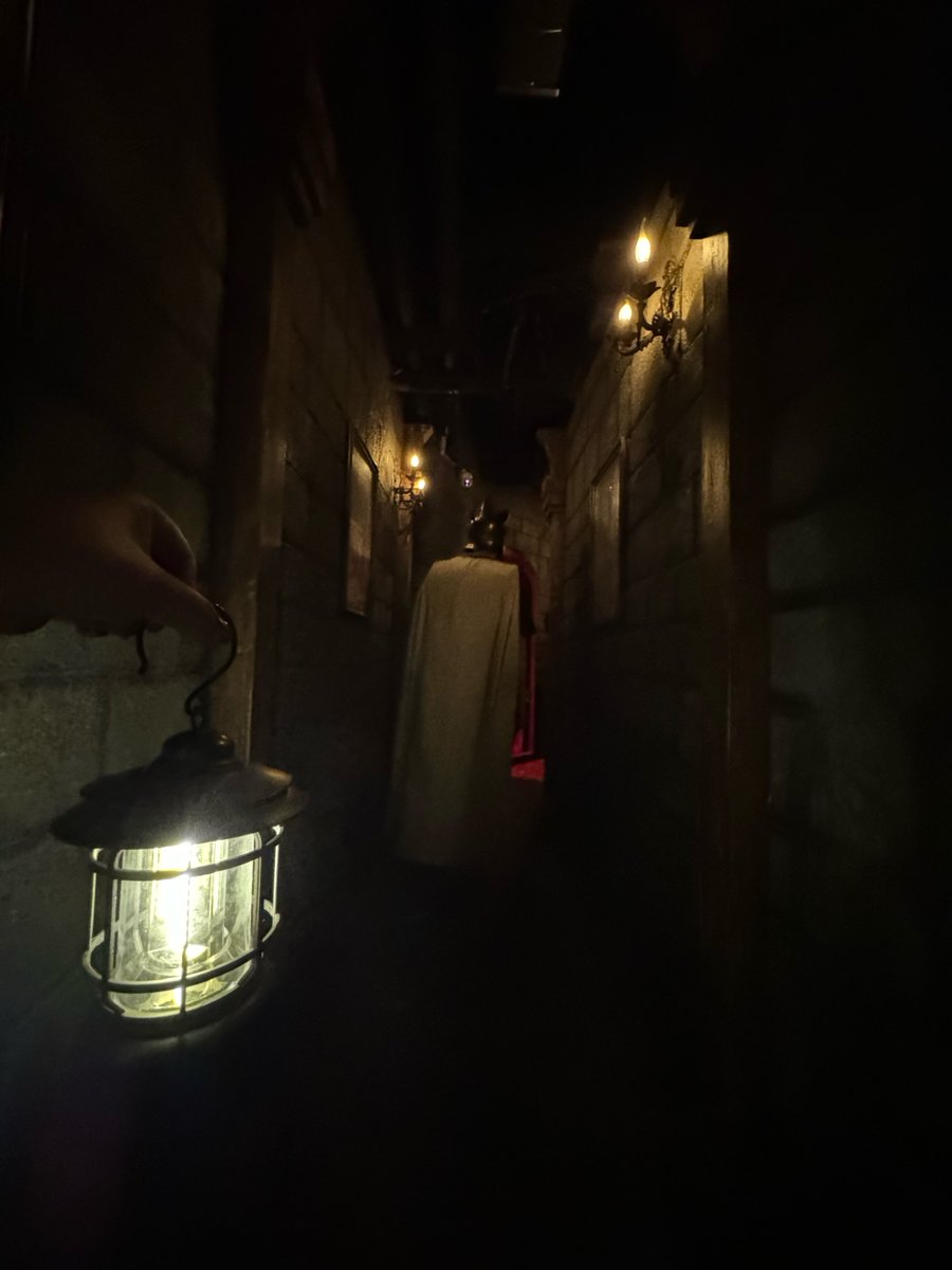 speln571040's tweet photo. Locked in a dim chamber with cryptic symbols—solve the 3-digit code before the oxygen runs out! No hints, just your wits.  #EscapeRoomChallenge， https://t.co/dC8H6eJ5ZS