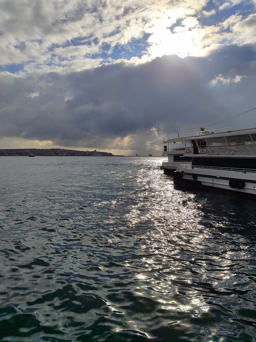 sinemcem3434's tweet photo. İstanbul'da sonbahar🍂🍂 https://t.co/cAXplLdBIA