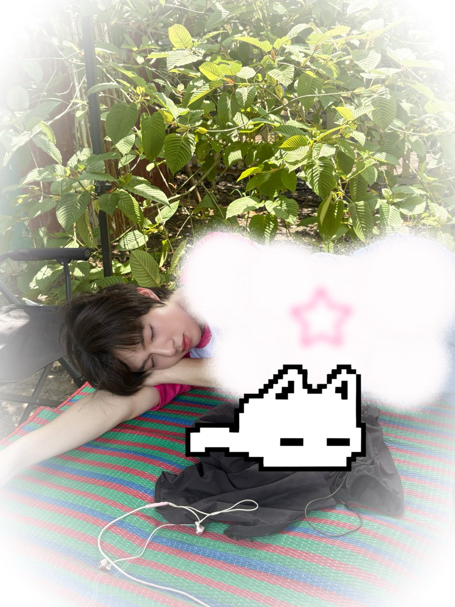 HUGELHEESeries's tweet photo. มนต์รักฮักอีหลี HUG E-LHEE : Somtum Rhapsody 🌶️🎙️

เบิ่งแหน่สูววว์ ~ 🤭 และนี่คืออาการของผู้ที่ทั้งตำส้ม ปั้นข้าวเหนียว ปิ้งไก่ เถิงวันเลยเด้ 😛

ข่อยละเอ็นดูว์ เอ็นดูบักน้อย บ่ฮู้ว่าปั้นข้าวเหนียวไปกี่หน่วย เถิงนอนแซ่บเป็นแมวอิ่มนมจั๋งซี่ 🐱💤

HUG E LHEE Q4
#มนต์รักฮักอีหลีQ4 https://t.co/hUGijhZDko