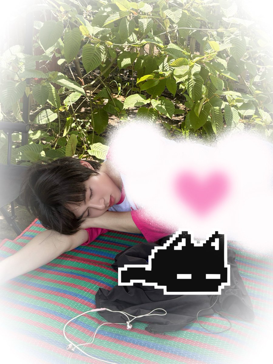 HUGELHEESeries's tweet photo. มนต์รักฮักอีหลี HUG E-LHEE : Somtum Rhapsody 🌶️🎙️

เบิ่งแหน่สูววว์ ~ 🤭 และนี่คืออาการของผู้ที่ทั้งตำส้ม ปั้นข้าวเหนียว ปิ้งไก่ เถิงวันเลยเด้ 😛

ข่อยละเอ็นดูว์ เอ็นดูบักน้อย บ่ฮู้ว่าปั้นข้าวเหนียวไปกี่หน่วย เถิงนอนแซ่บเป็นแมวอิ่มนมจั๋งซี่ 🐱💤

HUG E LHEE Q4
#มนต์รักฮักอีหลีQ4 https://t.co/hUGijhZDko