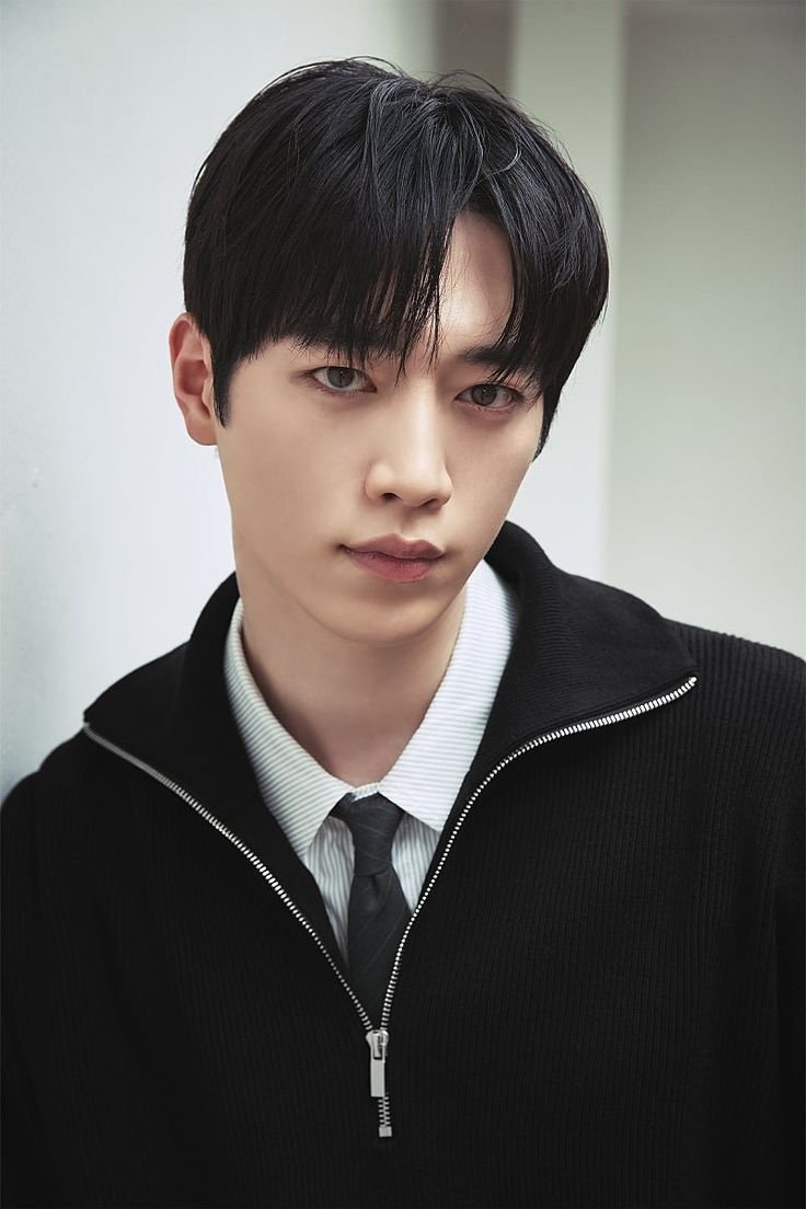 _12_o_clock's tweet photo. If Jung Jae kwang &amp; Seo Kang joon were brothers, and they had one more brother, he'd have looked a lot like Jing Boran. 

God, they're making me go crazy all at once 🤤😩 https://t.co/YGt4Z7qZp9