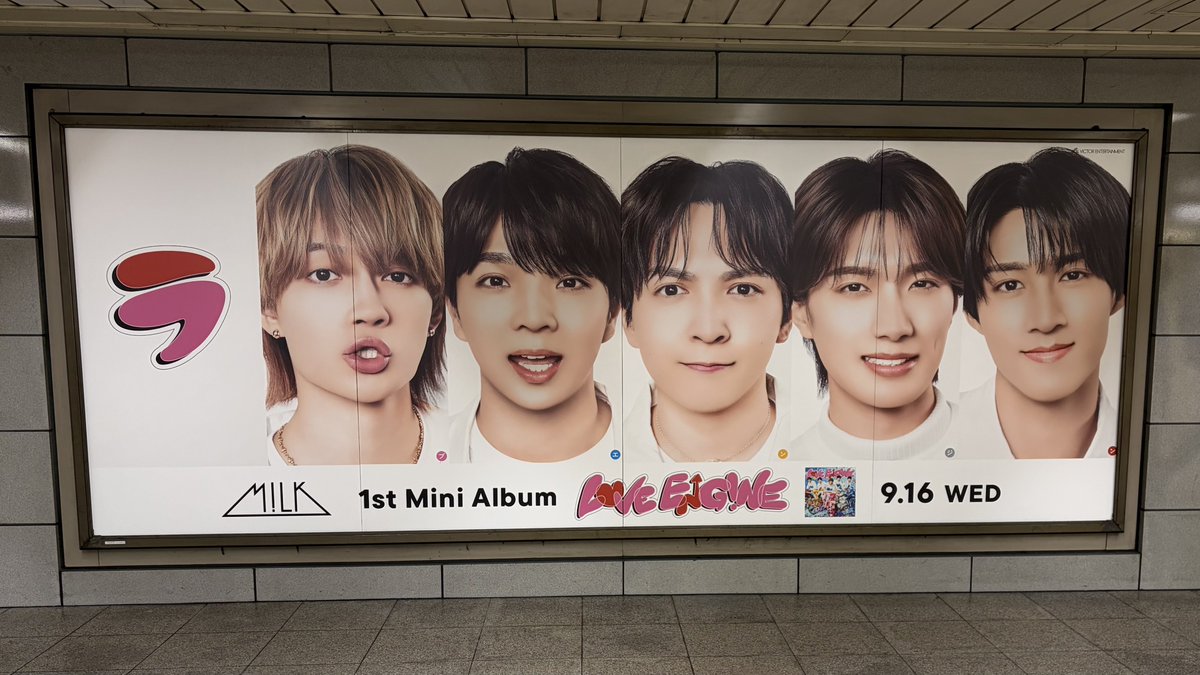 fswvh's tweet photo. 西梅田駅改札外にM!LKの大きな広告あって泣
「ラ 🩷ブ 💙エ 💛ン 🤍ジ ❤️ン」可愛すぎ
#ラブエンジン見つけた https://t.co/UszfT5caTS