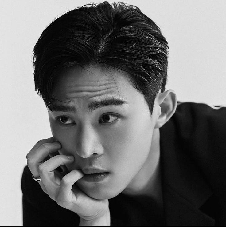 _12_o_clock's tweet photo. If Jung Jae kwang &amp; Seo Kang joon were brothers, and they had one more brother, he'd have looked a lot like Jing Boran. 

God, they're making me go crazy all at once 🤤😩 https://t.co/YGt4Z7qZp9