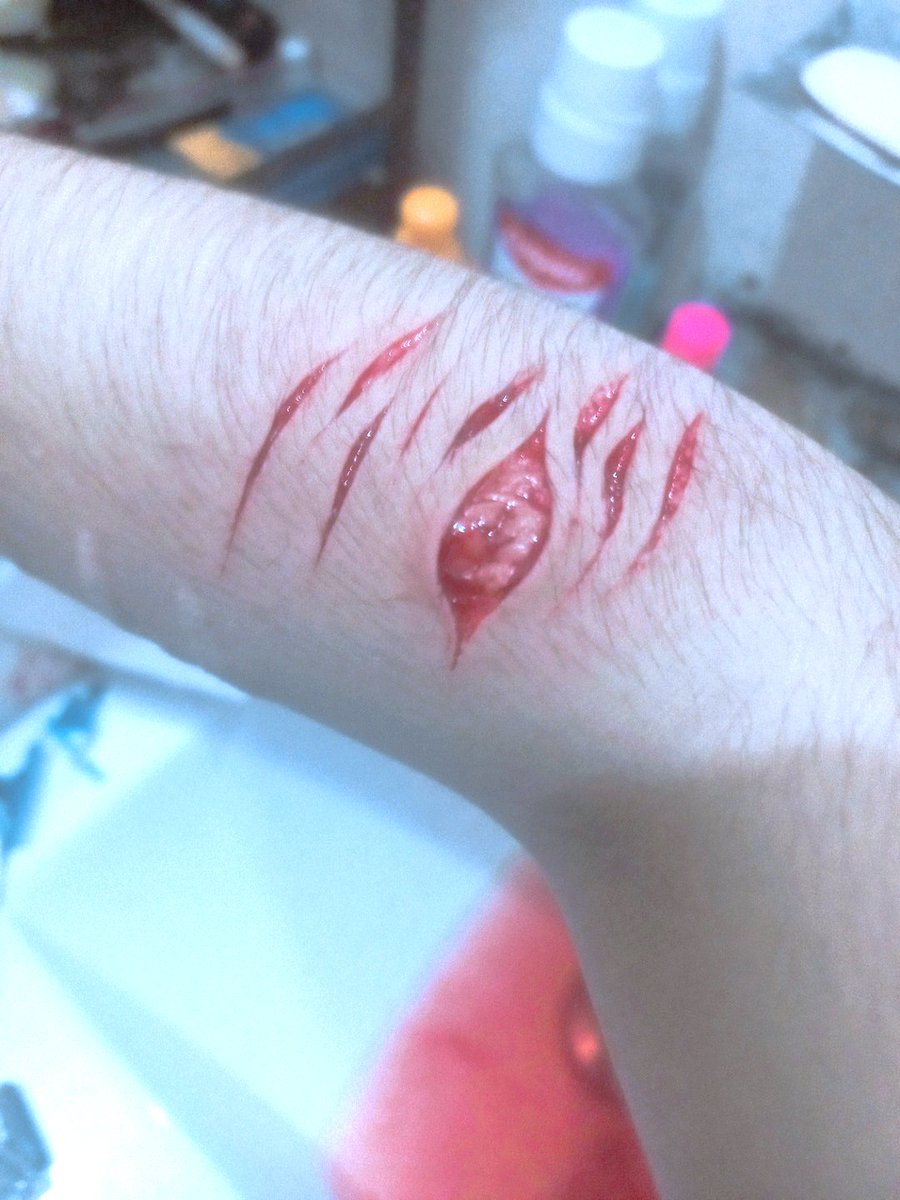PersDeath's tweet photo. Guess who got new blades (≡^∇^≡)
Some kind of bean & styros :P
Now I'm kinda mad that I don't bleed, but ig it's bc I also don't eat(?
ALL FAKE, SFX PRACTICE
────
#shredtwt #shrtwt #shwt #sharm #cuttwt #ouchietwt #988twt https://t.co/ElJYfStyqH