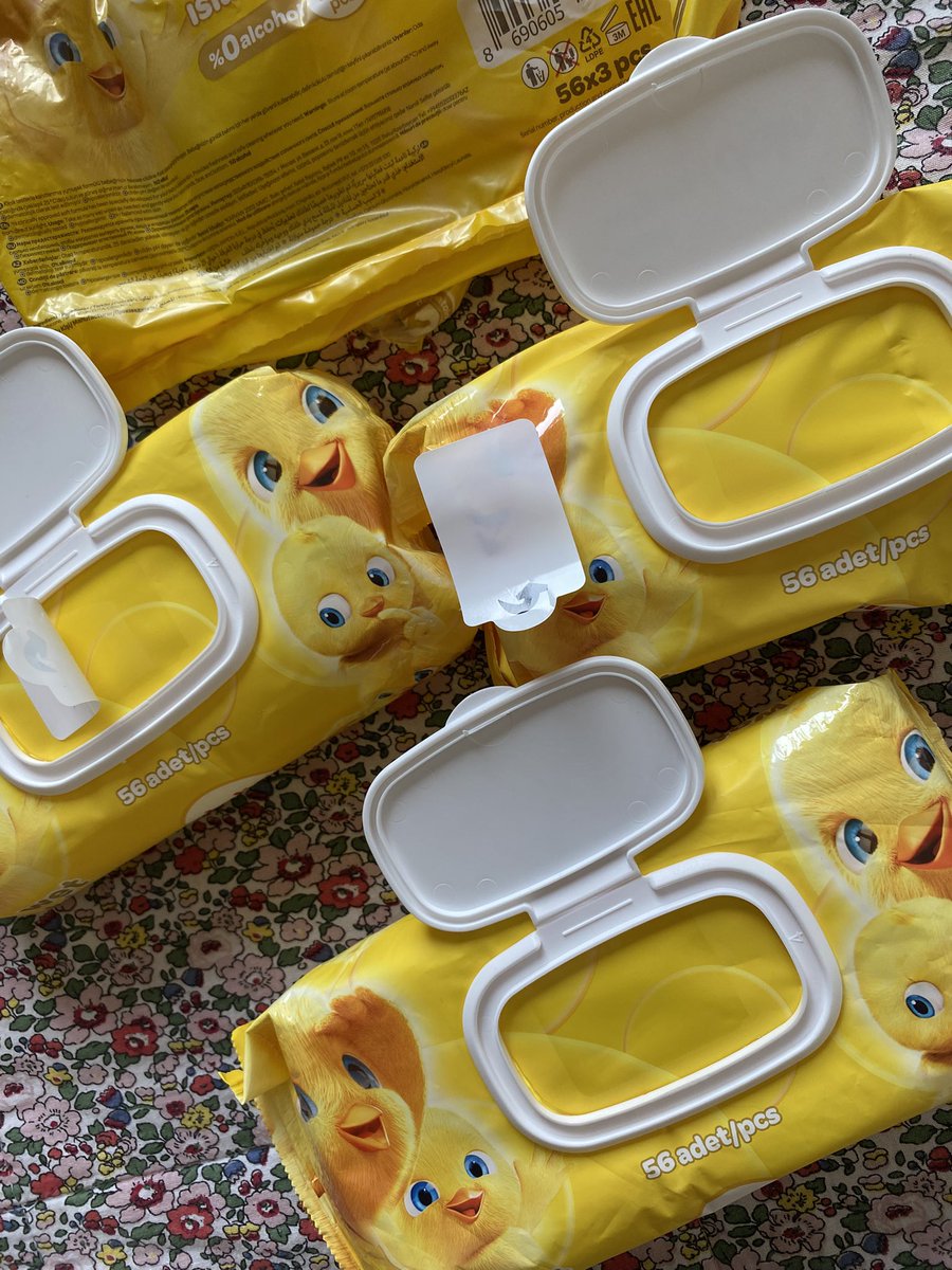Sserifke's tweet photo. Merhaba,Dalin advantage package satın aldım. Ancak paketlerin kapak kısmında, mendillerin çekilmesi gereken bölümün ambalaj filmiyle tamamen kapalı olduğunu fark ettim. Bu nedenle kapağı açtığım halde mendilleri normal şekilde çekemiyorum. @dalinturkiye https://t.co/XmVNOIA44M