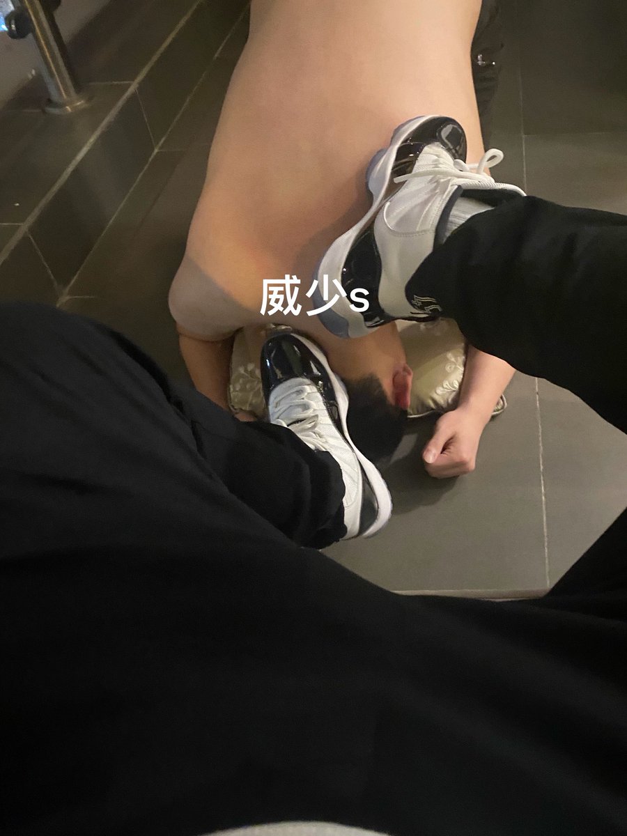 Dom5418's tweet photo. 懂尊卑的狗来！ https://t.co/98TeN0XW3t
