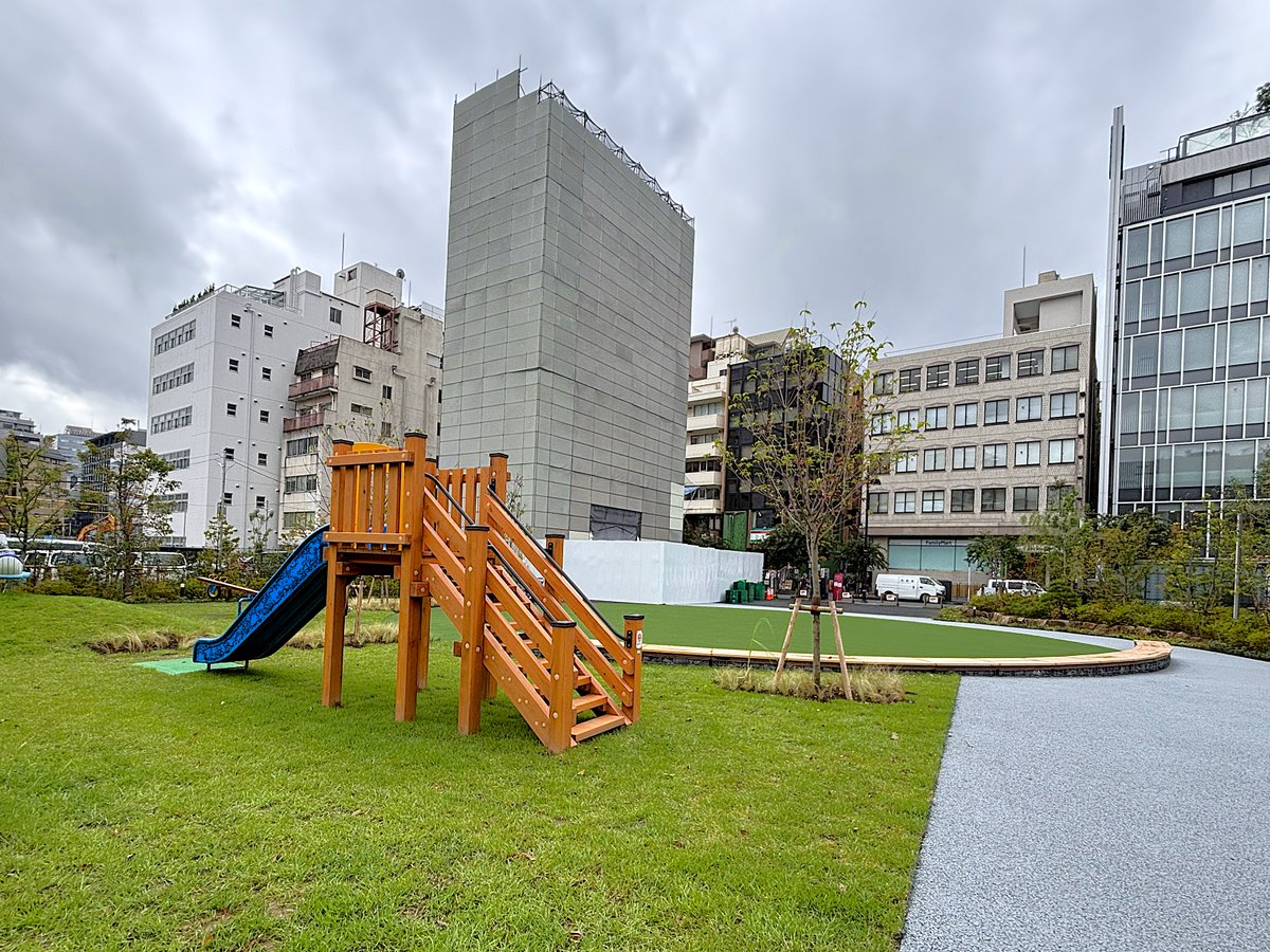 bancho_forest's tweet photo. 本日2026年９月15日(水)、番町の庭を拡大リニューアルオープンしました。日本テレビは地域のみなさまにお楽しみいただけるよう番町の庭を開放しています。日々の集い、憩い、遊べる広場として、ぜひご活用ください。

【開放時間：7:30~21:00】

#番町の庭
#千代田区四番町
#千代田区
#番町 #麹町 https://t.co/9U07v9g0zj