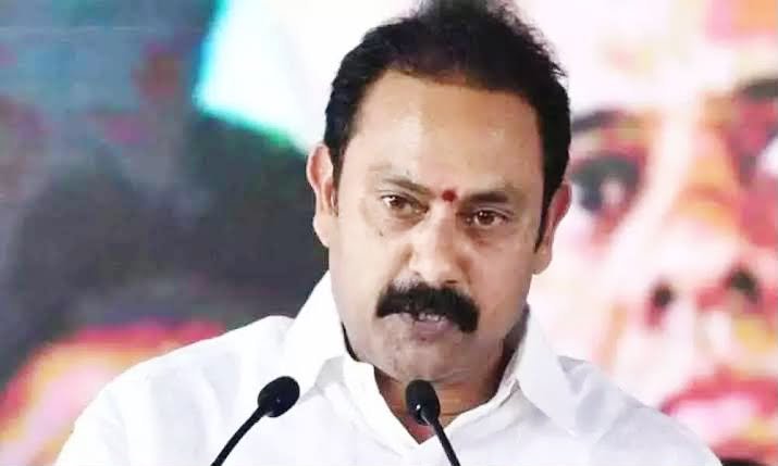 VizagNewsman's tweet photo. విశాఖ

మాజీ డిప్యూటీ సీఎం  ఆళ్ల నాని విశాఖలో గుండెపోటుతో మృతి

జగన్ ప్రభుత్వంలో కీలక బాధ్యతలు చేపట్టిన ఆళ్ళ నాని

కూటమి అధికారంలోకి రావడంతో తాజాగా టిడిపి పార్టీ లోకి చేరిక https://t.co/aAmcqLgsyh