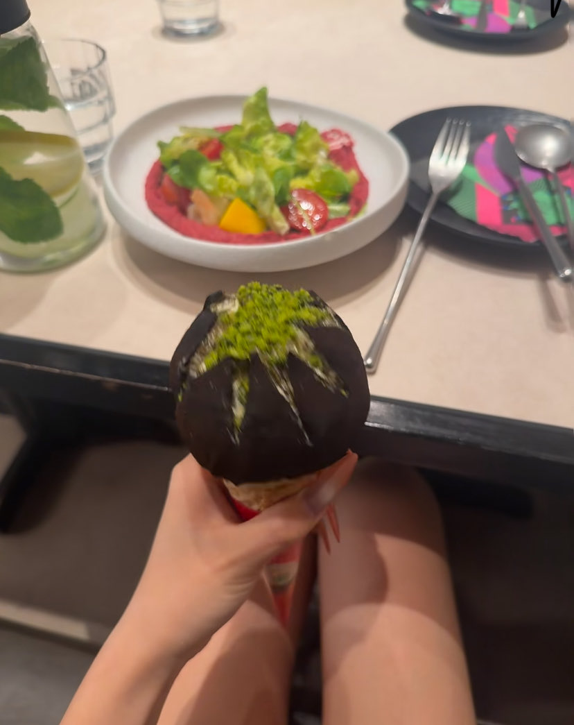 vmwhit's tweet photo. 吃个冰淇淋😋 #重庆 https://t.co/aidj70iAtB