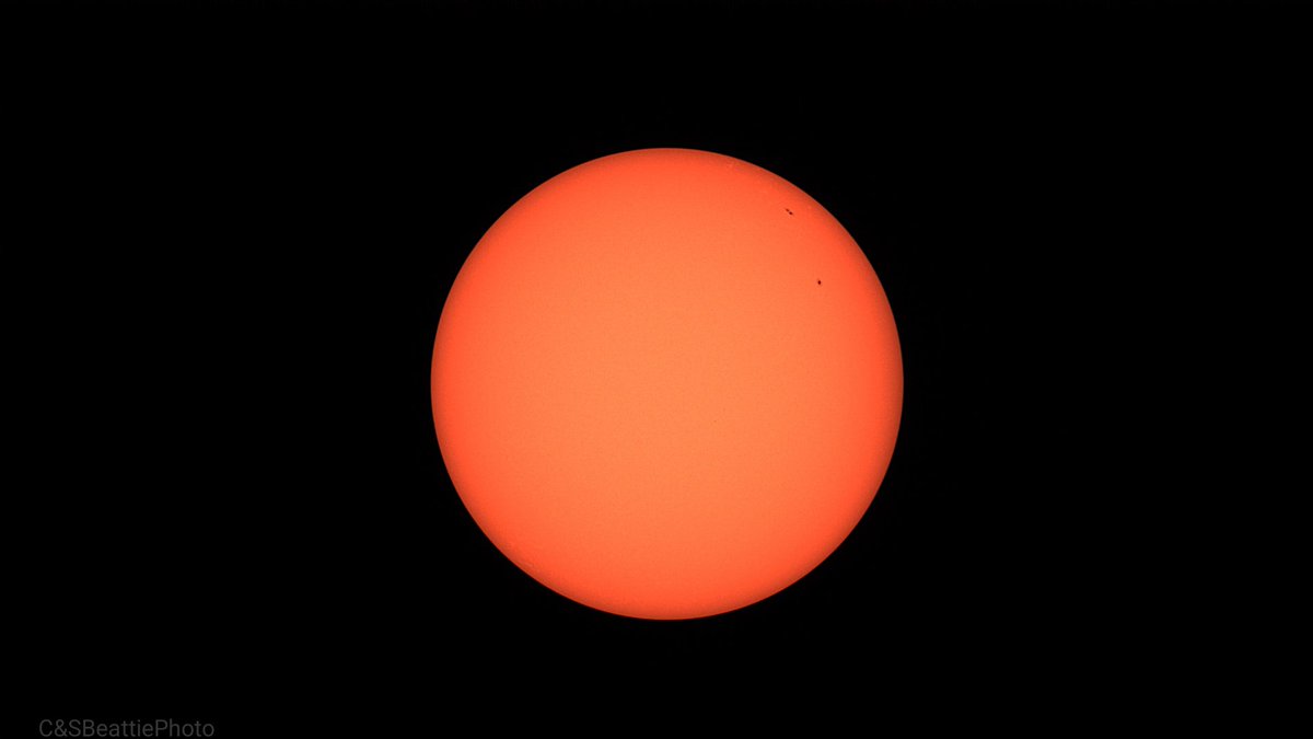 CSBeattiePhoto's tweet photo. A stunning view of our nearest star today. Capturing the solar disk and sunspots is always an incredible experience! #Sun #Astrophotography #SolarPhotography #SpacePhotography https://t.co/ICqS9P502O