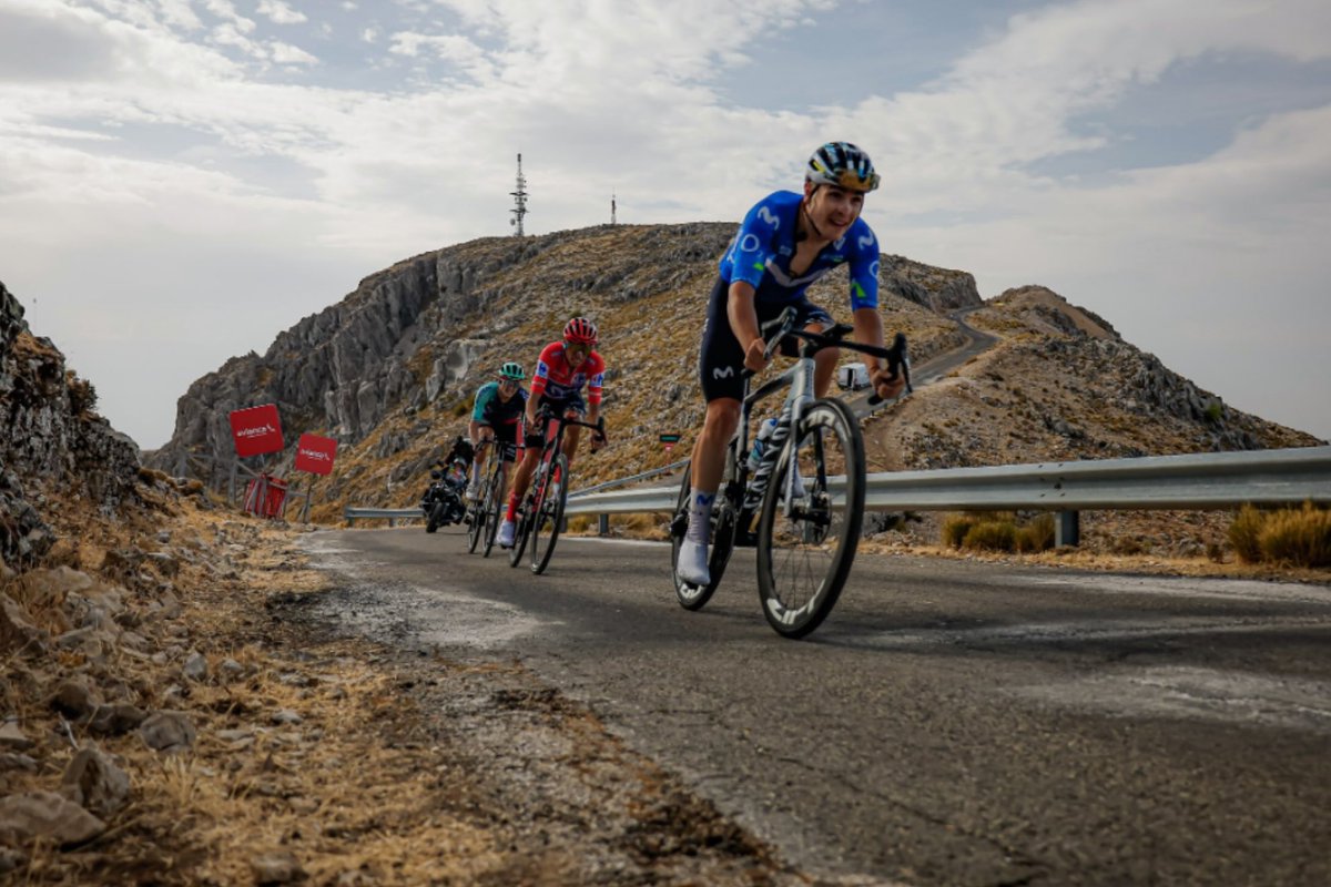 Marc_fernandezz's tweet photo. 𝐑𝐚ú𝐥 𝐆𝐚𝐫𝐜í𝐚 𝐏𝐢𝐞𝐫𝐧𝐚 🇪🇸

El ciclista madrileño ha sido el gregario de lujo de Enric Mas. Siempre atento para entrar en las escapadas y estar disponible por delante cuando su líder lo necesitaba.

Cuando tocaba trabajar, ha demostrado tener unas piernas increíbles. https://t.co/bTbHxsFOQV