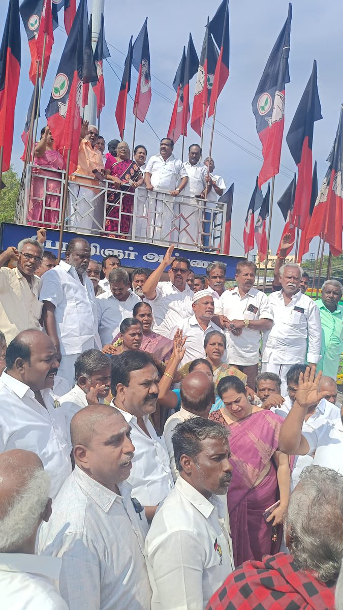 ushadevisundar's tweet photo. இன்று 15.9.26 #திண்டுக்கல்_பேரறிஞர்_பெருந்தகை_அண்ணா_ அவர்களின் #118வது பிறந்தநாள் நிகழ்வில் கலந்து கொண்டோம்.. https://t.co/7icEIyhWjE