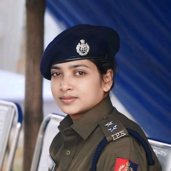coppermerchant_'s tweet photo. @zoo_bear A government so insecure that a simple Arabic greeting can shake its system. Thank you, IPS Bushra. You’re such a brave lady! https://t.co/kUWfYn0WEo