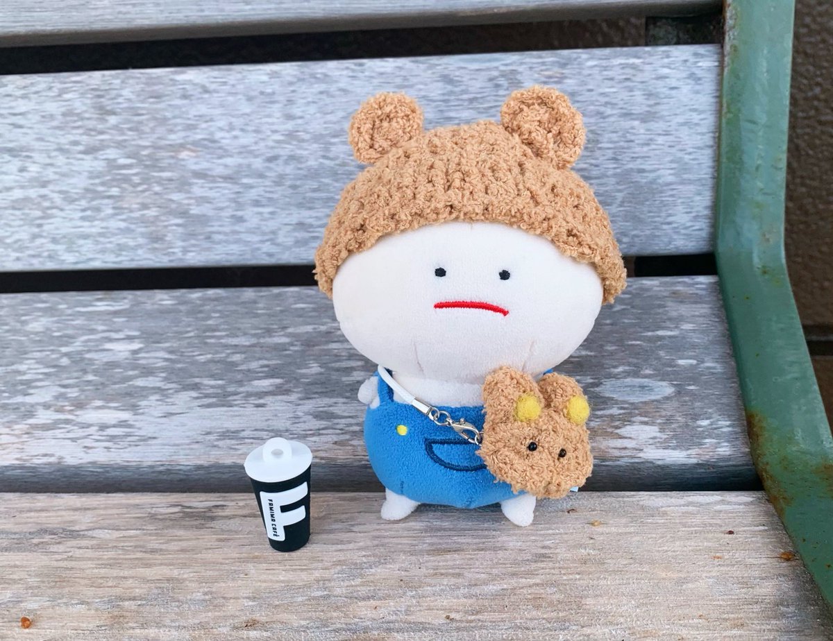 mizimelife's tweet photo. コーヒーをのみながら バスをまっています🚌
#ぬいぐるみ #みじめちゃん #ぬい撮り #ぬい活 #ファミマ #FAMIMACAFE https://t.co/6GfIvIQsTo