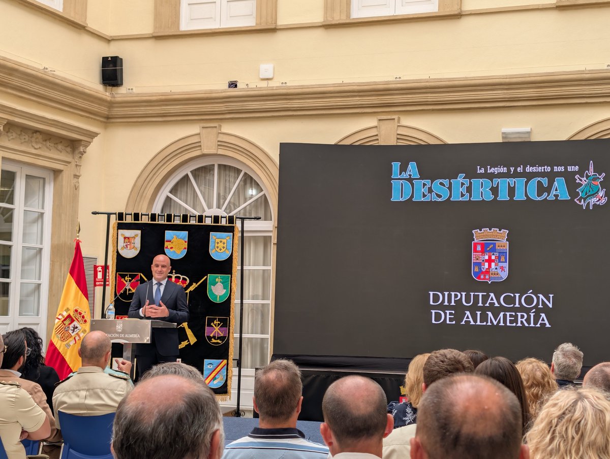 Sebastian090578's tweet photo. ¡Un honor estar en la presentación de la VIII edición de @la_desertica! 🤾‍♂️🏜️
​Un evento espectacular, unido a @FAndaluzaBM que sigue superándose y que reunirá a 7.500 participantes. ¡Sumamos fuerzas con lo que es una gran fiesta para el deporte andaluz! 💪🔥
@DeporteAND https://t.co/NkAYHUbRXs
