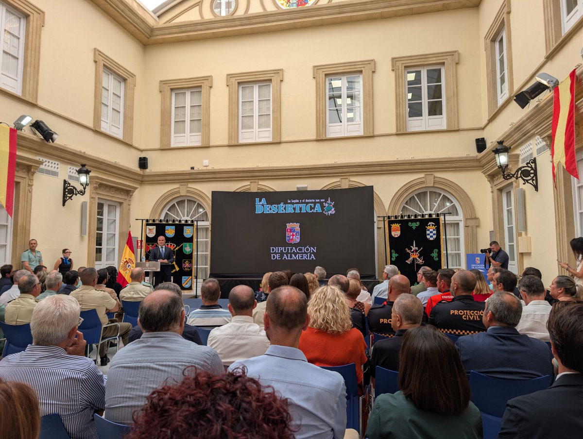 Sebastian090578's tweet photo. ¡Un honor estar en la presentación de la VIII edición de @la_desertica! 🤾‍♂️🏜️
​Un evento espectacular, unido a @FAndaluzaBM que sigue superándose y que reunirá a 7.500 participantes. ¡Sumamos fuerzas con lo que es una gran fiesta para el deporte andaluz! 💪🔥
@DeporteAND https://t.co/NkAYHUbRXs