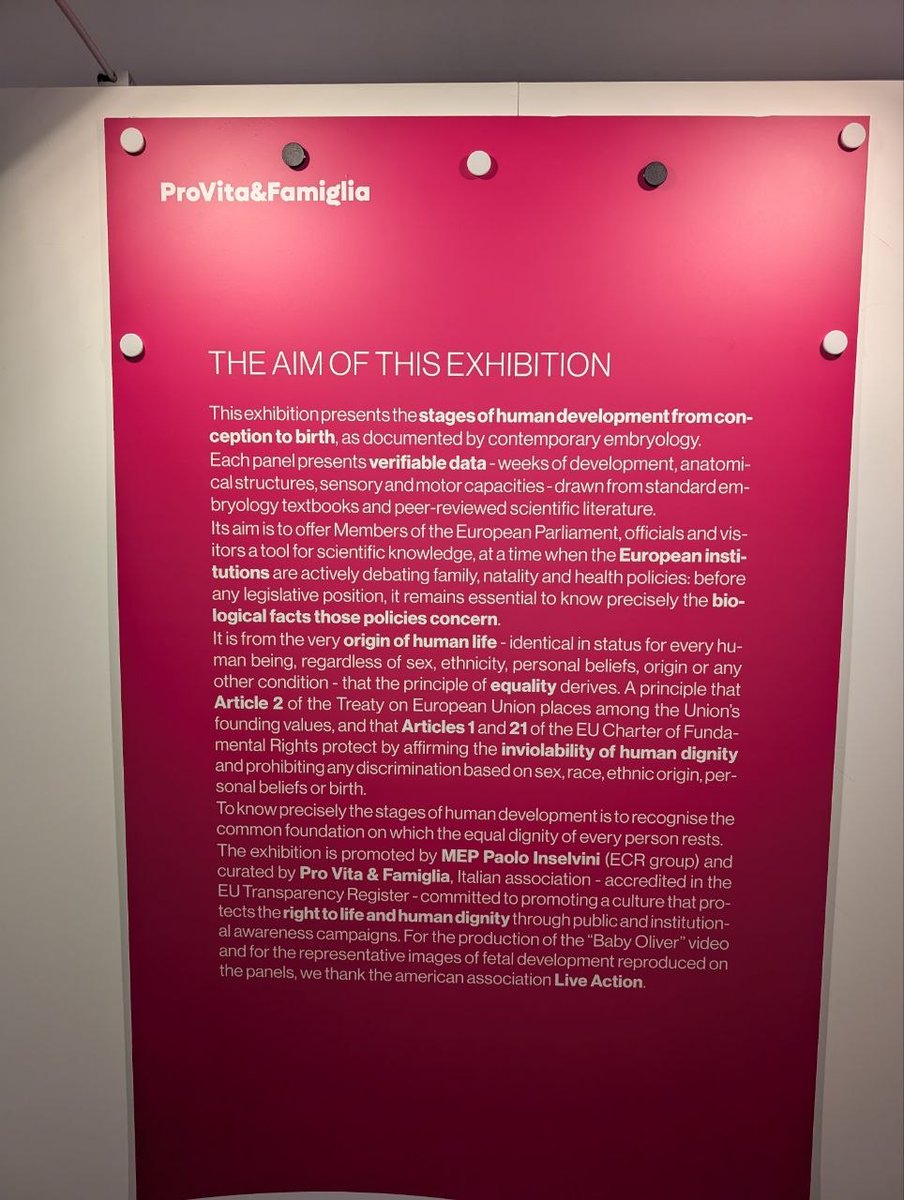 ManonAubryFr's tweet photo. « L’avortement est un meurtre. »

Voilà, en substance, ce qu’affiche le Parlement européen dans ses propres couloirs avec cette exposition anti-choix affirmant qu'un embryon est une vie humaine dès la conception.

Cette exposition est à l’initiative des collègues de Marion Maréchal-Le Pen, membre du groupe parlementaire ECR.

Voilà à qui Marine Le Pen a proposé de prendre la parole aux journées parlementaires du Rassemblement national.

Demain, ils vous empêcheront d’avorter. Comme le souhaiteraient les 51 députés RN sur 89 qui n’ont pas voté la constitutionnalisation de l’IVG.

J’apporte mon soutien à toutes les femmes qui ont dû avorter ou vivre une fausse couche et qui se retrouvent confrontées à ces images non sollicitées sur leur lieu de travail.

Il faut les arrêter maintenant.

Je saisis immédiatement la Présidente du Parlement européen pour faire retirer cette exposition de la honte.