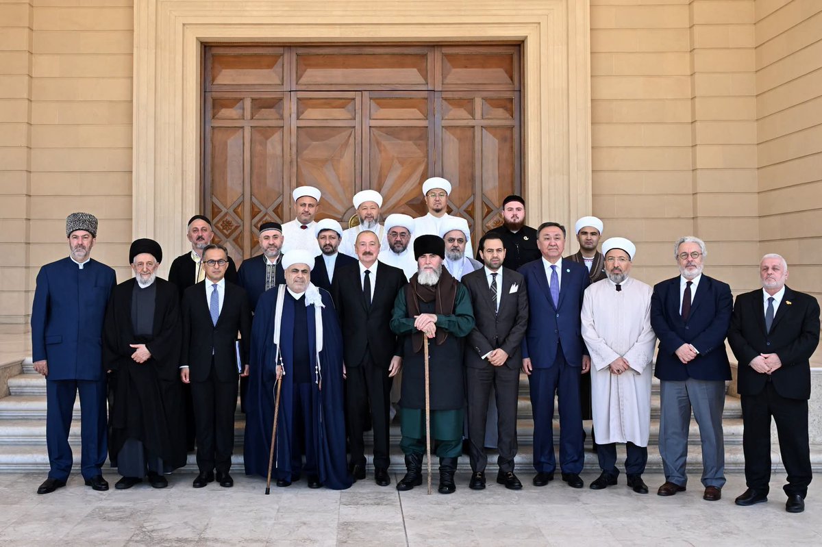 YAP_1992's tweet photo. Prezident İlham Əliyev Bakıda keçirilən beynəlxalq konfransların iştirakç��larını qəbul edib.

https://t.co/D3mRHTE6Yz https://t.co/f5EgJE3LAE