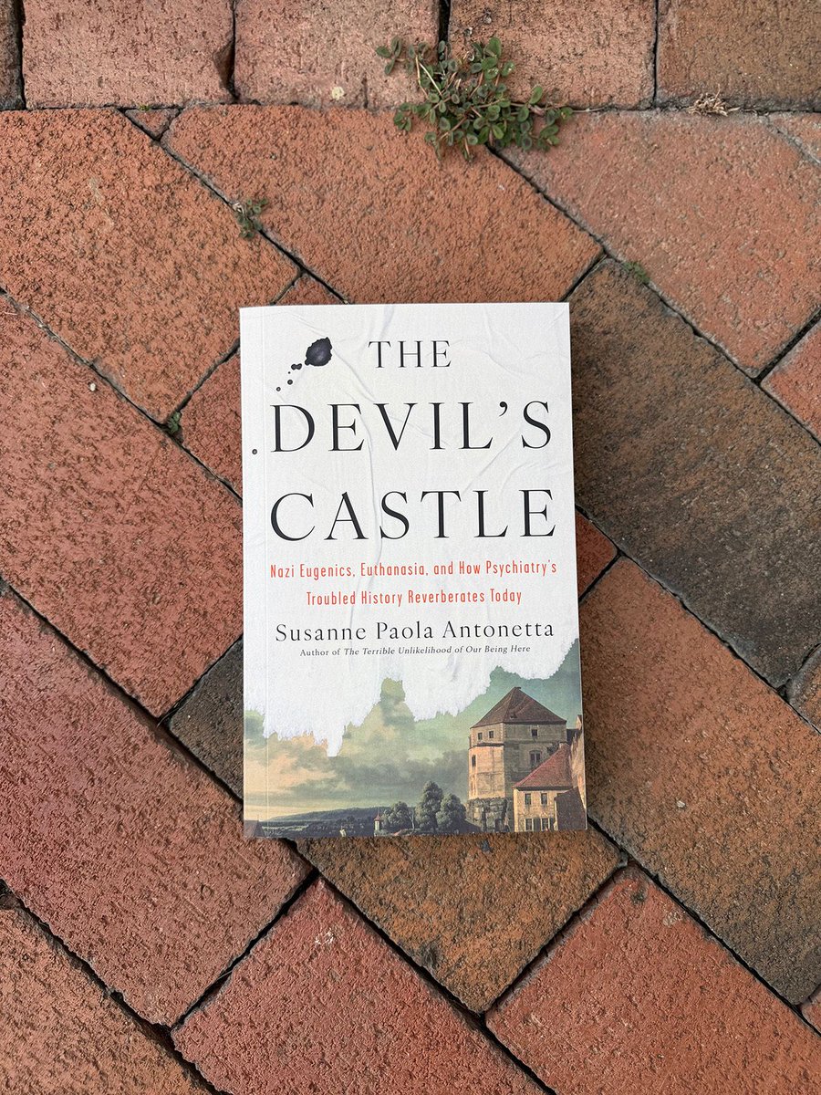 CounterpointLLC's tweet photo. Happy paperback pub day to THE DEVIL'S CASTLE! 

🧠 "A sober­ing and dis­heart­en­ing—yet impor­tant—text." — @jewishbookcouncil

🧠 "Unique in its tone and its passion, this is an arresting and deeply resonant book." — @publisherswkly (starred 🌟 review) https://t.co/gtajusfUNv