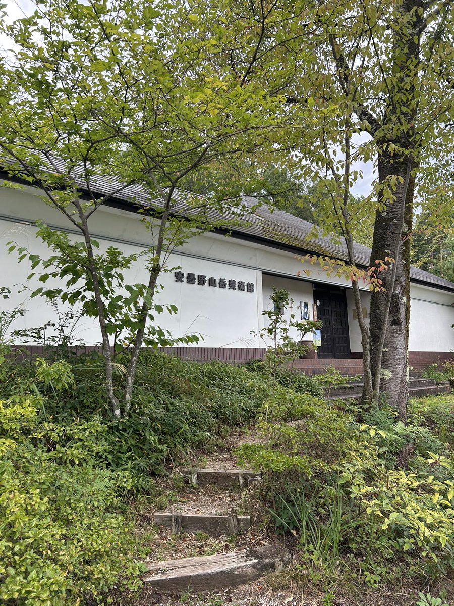 ekkunousama's tweet photo. 碌山美術館のあとは山岳美術館へ。
途中、あまりの暑さに7年ぶりのカフェで休憩。
もっといたかったけど、山岳美術館へ向かって、宿の店主さんおすすめの併設カフェでもお茶をする。
好きな美術館がひとつ増えました。 https://t.co/pz8GFP2Qh1