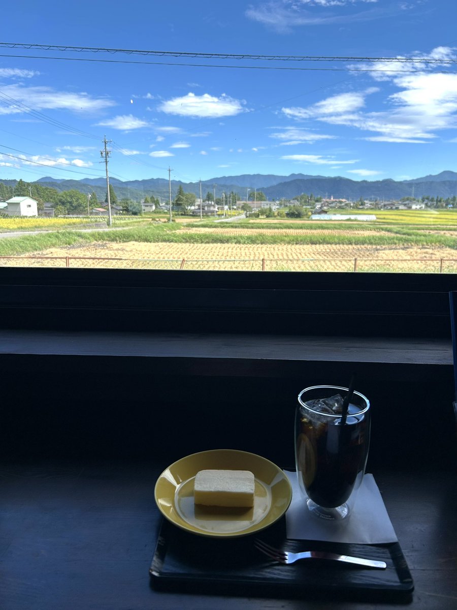 ekkunousama's tweet photo. 碌山美術館のあとは山岳美術館へ。
途中、あまりの暑さに7年ぶりのカフェで休憩。
もっといたかったけど、山岳美術館へ向かって、宿の店主さんおすすめの併設カフェでもお茶をする。
好きな美術館がひとつ増えました。 https://t.co/pz8GFP2Qh1