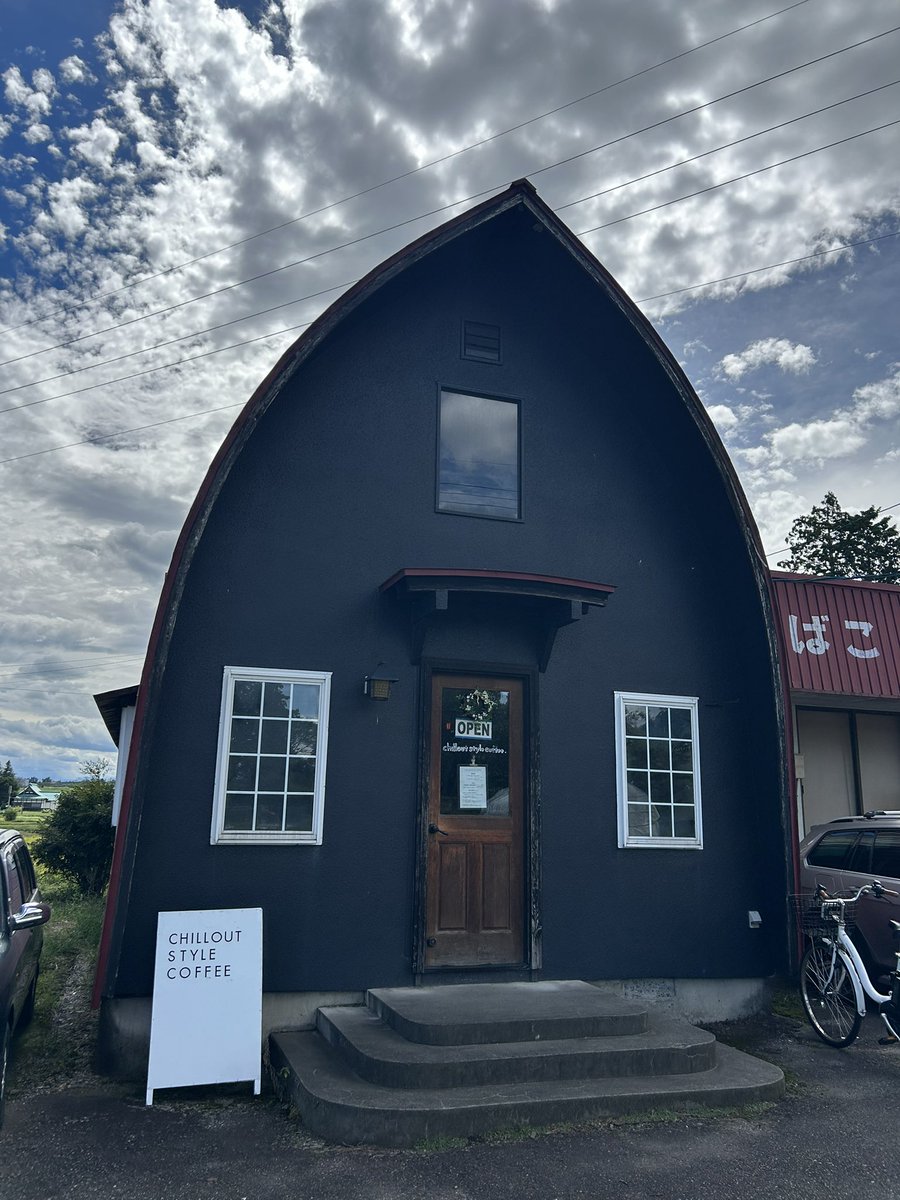 ekkunousama's tweet photo. 碌山美術館のあとは山岳美術館へ。
途中、あまりの暑さに7年ぶりのカフェで休憩。
もっといたかったけど、山岳美術館へ向かって、宿の店主さんおすすめの併設カフェでもお茶をする。
好きな美術館がひとつ増えました。 https://t.co/pz8GFP2Qh1
