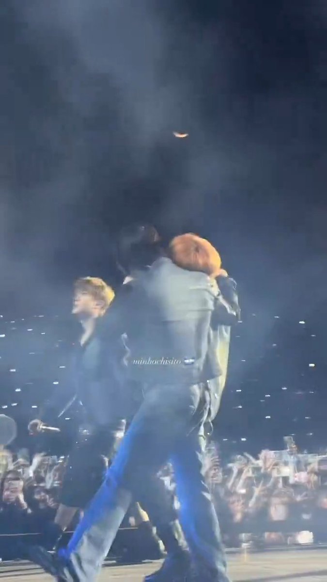 smolsungies's tweet photo. little baby with his big baby who gets clingy every 20 days...🧡🖤 https://t.co/VeQFSAXblu