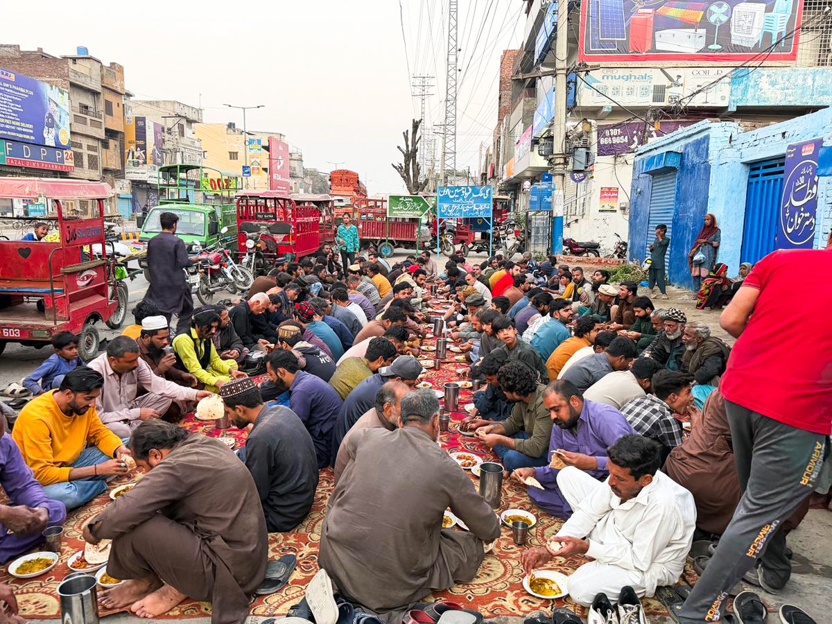 MWF_Pakistan's tweet photo. 🍲 مہنگائی کے اس دور میں ایک وقت کا باعزت کھانا کسی ضرورت مند خاندان کے لیے بڑی سہولت ہے۔ ہیلپ فیڈ کے ذریعے ضرورت مند افراد تک کھانا پہنچائیں اور خوشیوں میں شریک ہوں۔

🔗 https://t.co/mCG0bSIkQr

#MWF #Ziafat #MiladCampaign #HelpFeed #ZiafateMilad #RabiulAwal https://t.co/sxBCKKR1VZ