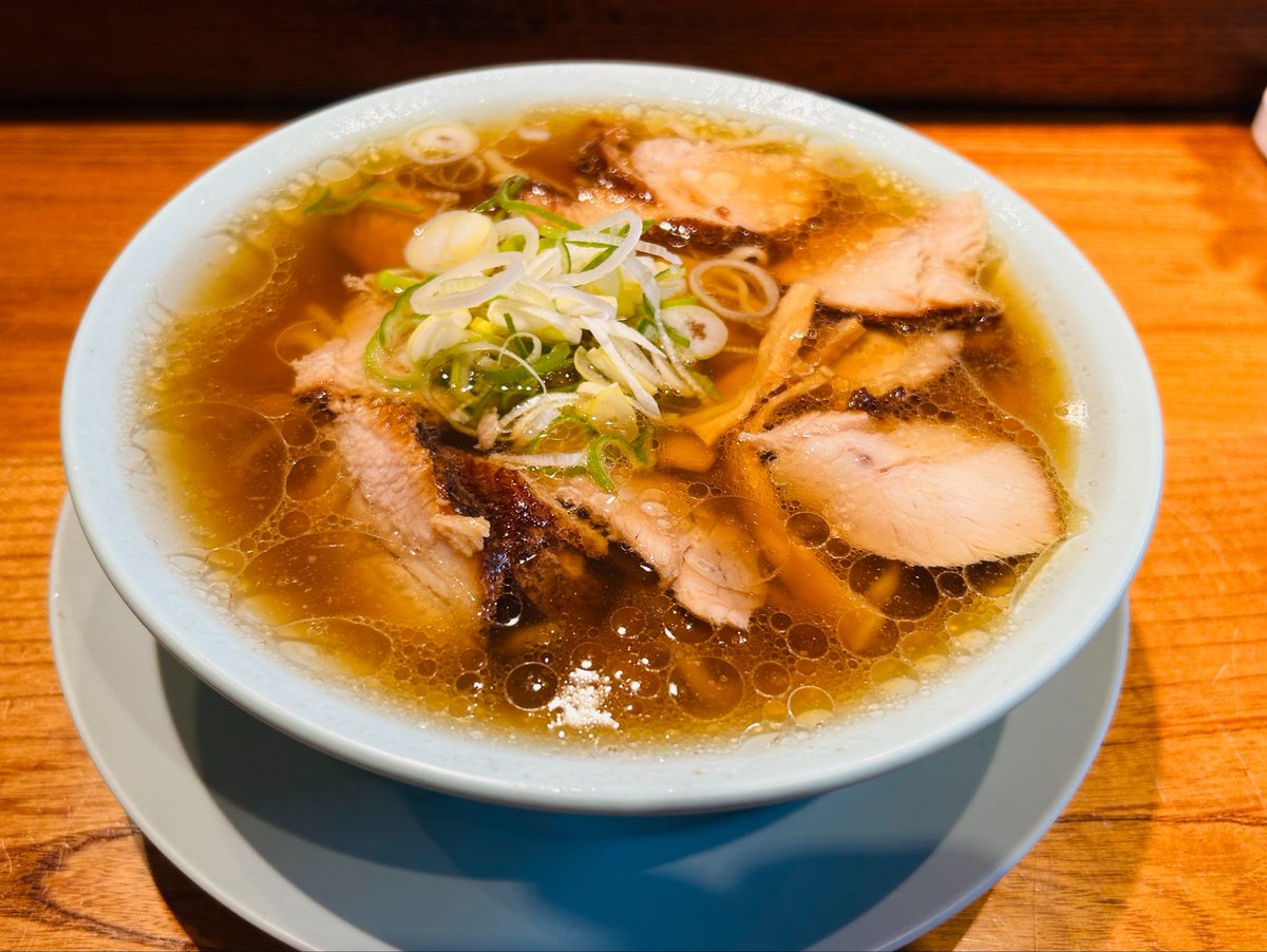 naotaro0202's tweet photo. 『浅草生田庵』さんで中華そば。900円なのに、焼豚とスープがなみなみ、めし無料、こちらはゆっくり座れて食べられる、時間によって並ばなくていい、しかも24時間営業。飲んだ翌日の朝はちゃん系に限る^ ^
#浅草 #生田庵 #中華そば #ちゃんのれん組合 #朝ラー https://t.co/3zdL8frzei