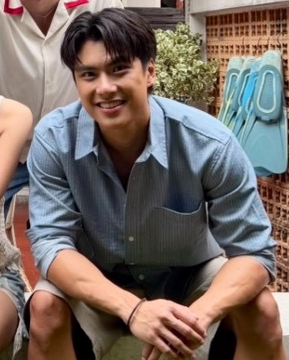 tyz1504's tweet photo. porsche !!!! 😭🤝 thank you wardrobe , hairdo all team sudah membuat pawat yg ganteng ini !! gak sabar 😭

#SurfNLoveQ1 #ohmpawat https://t.co/uGDZXAn0qZ