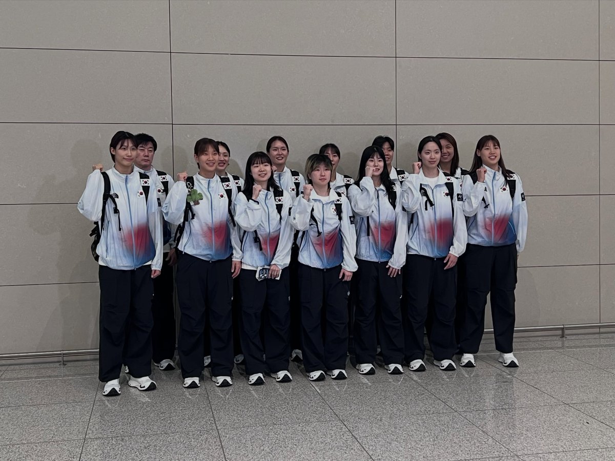 jjjeballlyyyo's tweet photo. 우리 여자농구 국가대표 오늘 출국했어염 https://t.co/qTy1X2j0zG