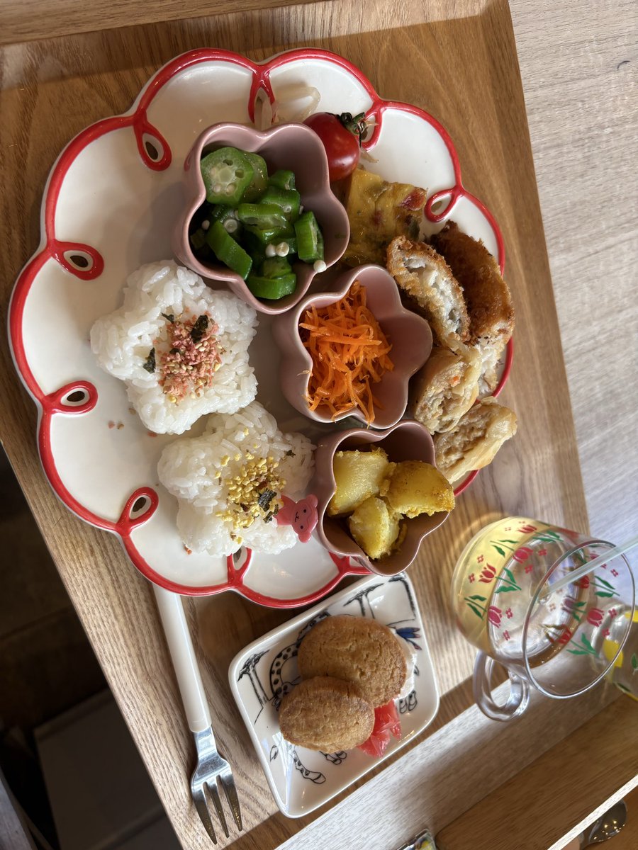 kotobukiaoi777's tweet photo. 私のお気に入りのカフェ

花小金井のフラワーさん！！

とにかく新鮮なお野菜いっぱい食べれてオススメだから行ってみて♡

https://t.co/WxA78deMK3

ちなみに新作シールが半額で売ってたよ https://t.co/ABKwekzk7d