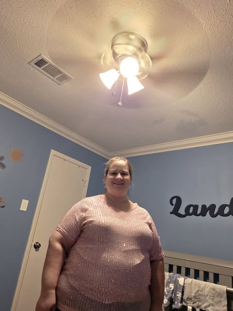 VictoriaLepsil5's tweet photo. Time passed and I met her room mate, best friends, family and I liked all of them a lot. And vice versa. https://t.co/Dd6J1P0ajs