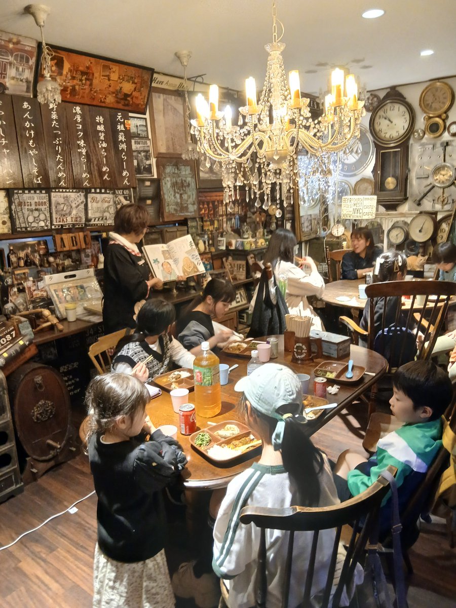 aikocafe1197's tweet photo. ノーツすこやかこども財団様から　助成金の採択を頂き　素敵なホームページが
出来ました！

https://t.co/gazLYgqbwZ

子ども食堂を通じて優しい友好の輪が広がることを願っています

毎回来てくれる子ども達と自然と顔馴染みになっていき　この日常もやがて特別な記憶になっていくんだろうなあ https://t.co/Kw7cIUN8VO