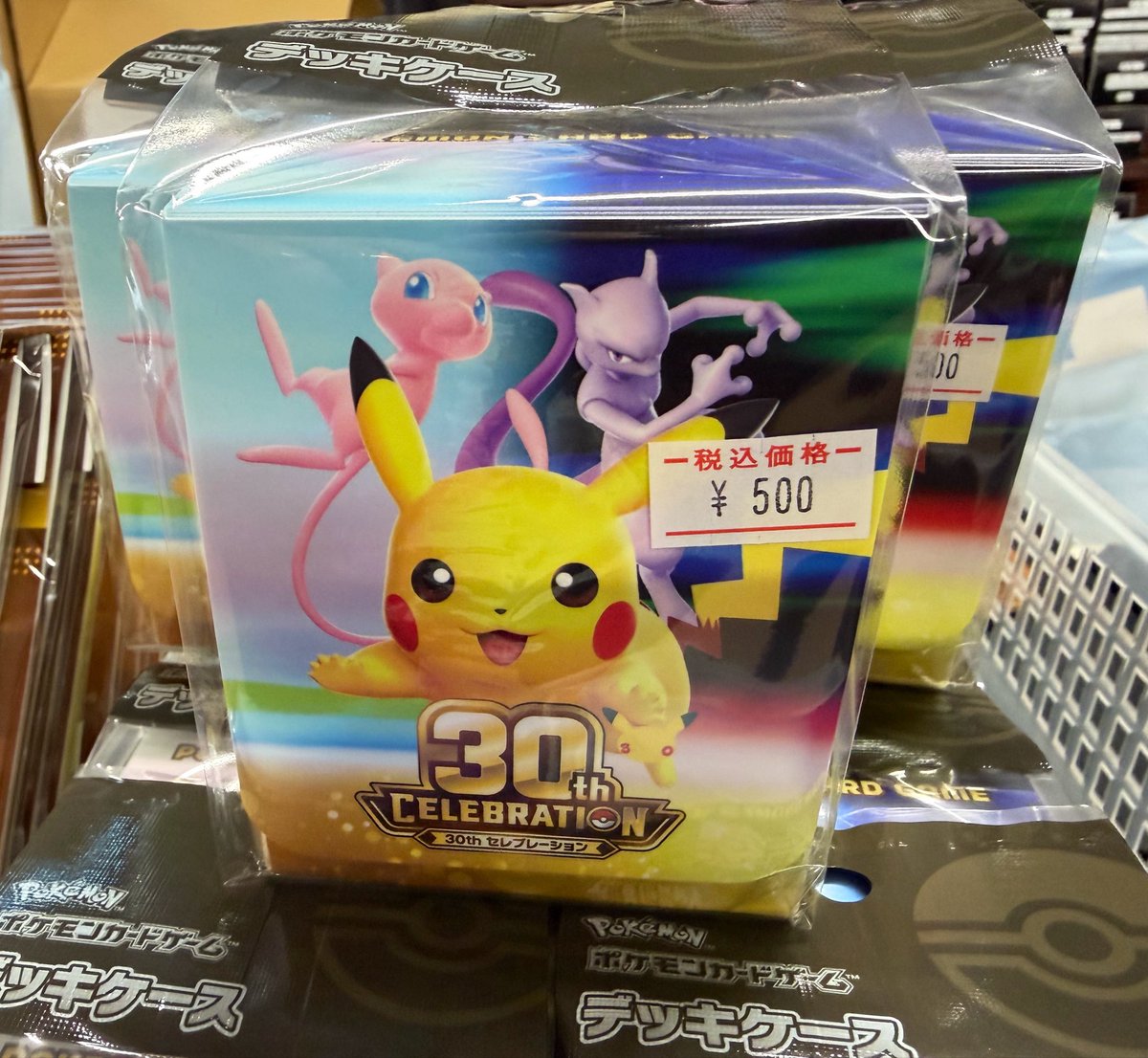 touchxxKDT's tweet photo. 明日9月16日（水）世界同時発売🎉

✅ポケモンカードゲーム
⦿拡張パック 30th CELEBRATION
⦿プレミアムデッキセット エーフィ・ブラッキー

⚠️上記2種共に予約完売となり、当日の一般販売はございません。

週末にかけてご予約の引き取りで混雑が予想されます。
満車の際は、無理な駐車はせずにコインパーキングをご利用ください🙇‍♂️
ご協力をお願いいたします。

👇同時発売のサプライいろいろはございますのでご一緒に是非.ᐟ