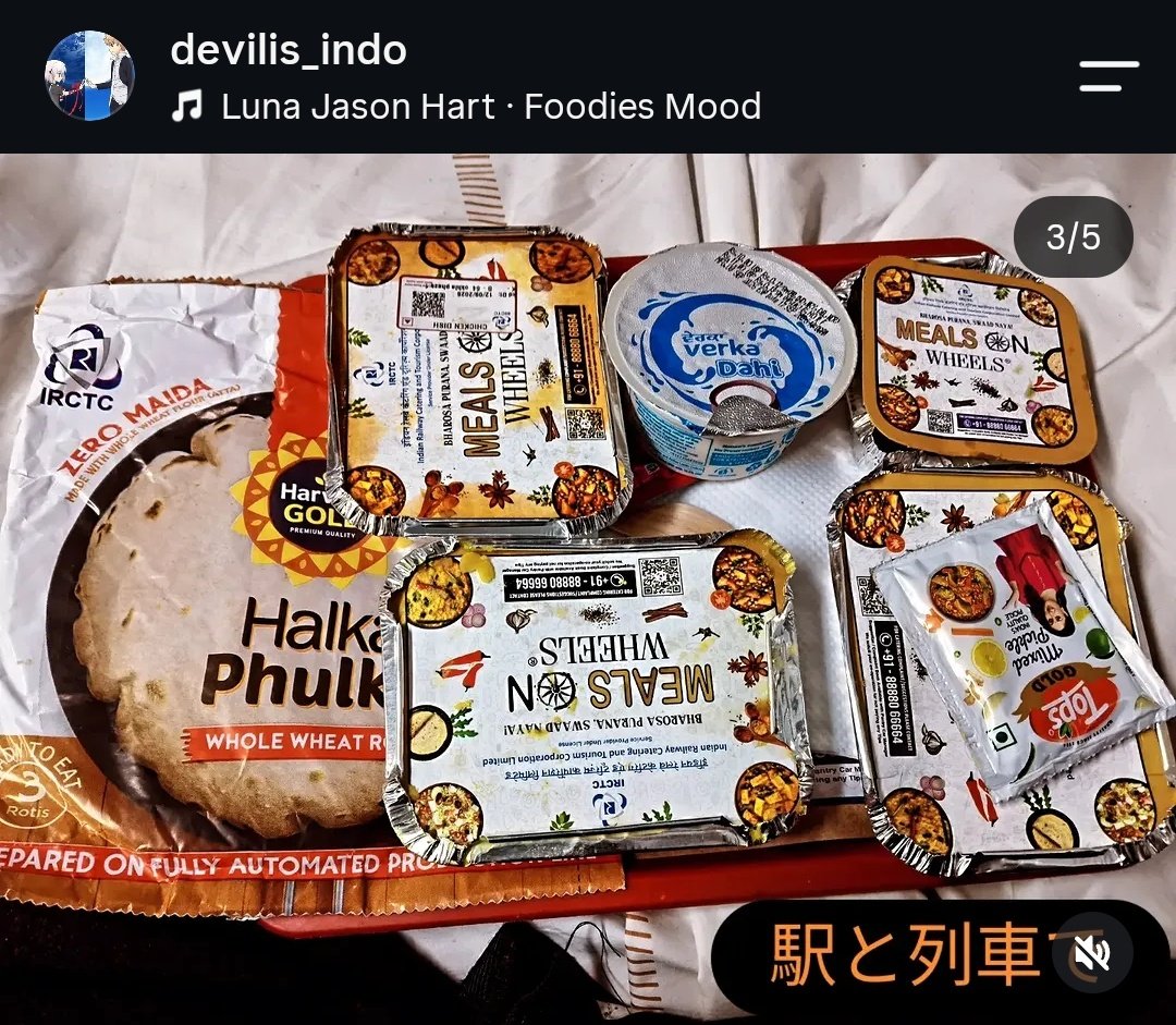 Devilis0001's tweet photo. ニューデリーの駅とコルカタに向かう列車で今

日中に食べたこと。 https://t.co/pI7wEtcpag