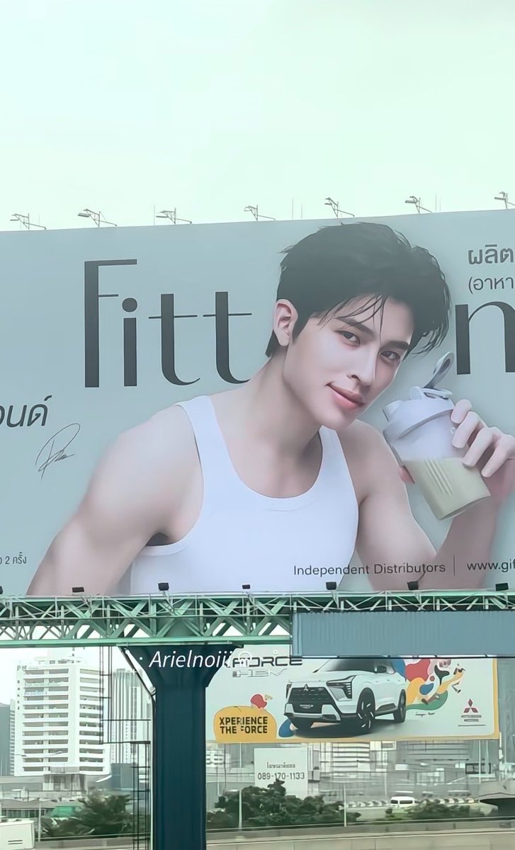 _ppyp_'s tweet photo. ป้ายพรีเซนเต���ร์ ใหญ่ระเบิดระเบ้อมาก

#GiffarineFittmealXPond
#ppnaravit @ppnaravit https://t.co/8Yiy3XHhDv